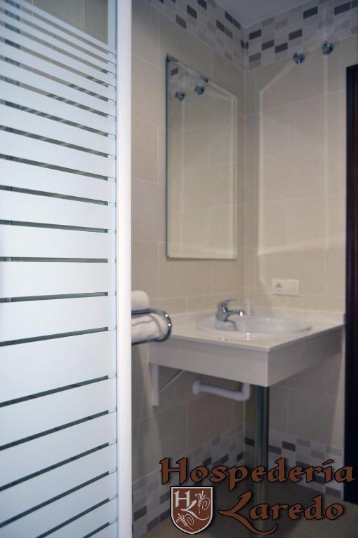 Hospederia Laredo Hotel La Carlota Room photo